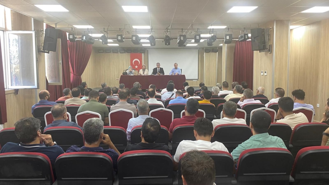 İlçe Millî Eğitim Müdürümüz Yusuf GÜZEL başkanlığında, şube müdürleri ve müstakil okul müdürlerinin katılımıyla 2025-2026 Eğitim-Öğretim Yılı sene başı Müdürler Kurulu toplantısı gerçekleştirildi.